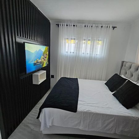 Nicky'S Guest House Roodepoort Bagian luar foto
